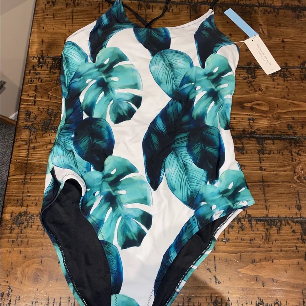 CUPSHE LARGE ONE PIECE BRAND NEW SWIMSUIT